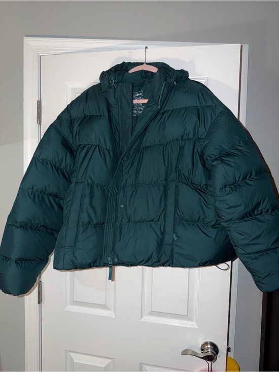 L.L. Bean Jackets & Blazers - L.L. Bean Women's Dark Green Cropped Puffer Jacket with Hood